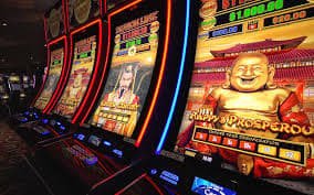Người chơi Việt Nam trải nghiệm nổ hũ slot trên điện thoại di động